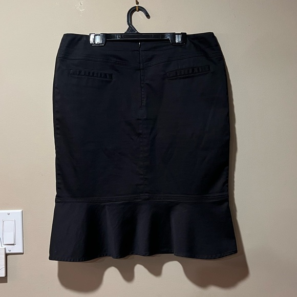 ❗️FREE w/purchase❗️Ricki’s Ladies Size 6 Black Skirt (minor repair needed) - Picture 4 of 14